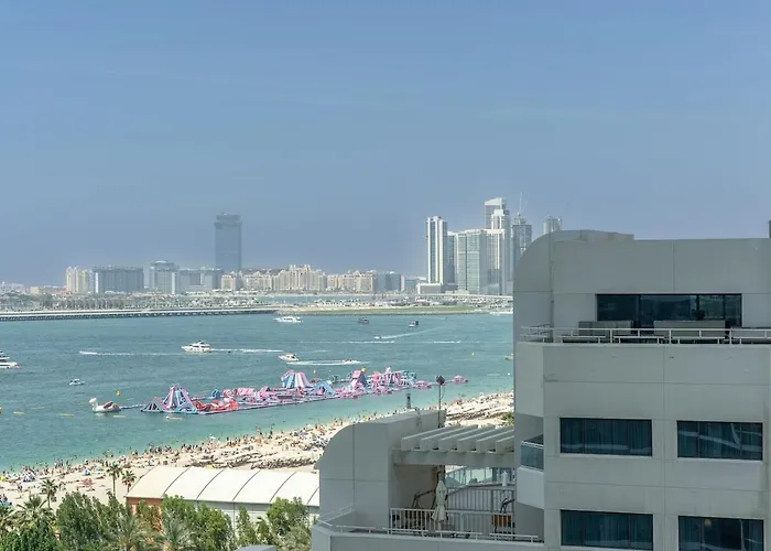 Modern 4-Bedroom With Vintage-Style In Jumeirah Beach Residence