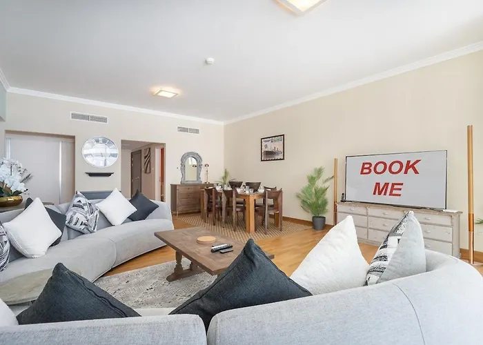 Modern 4-Bedroom With Vintage-Style In Jumeirah Beach Residence