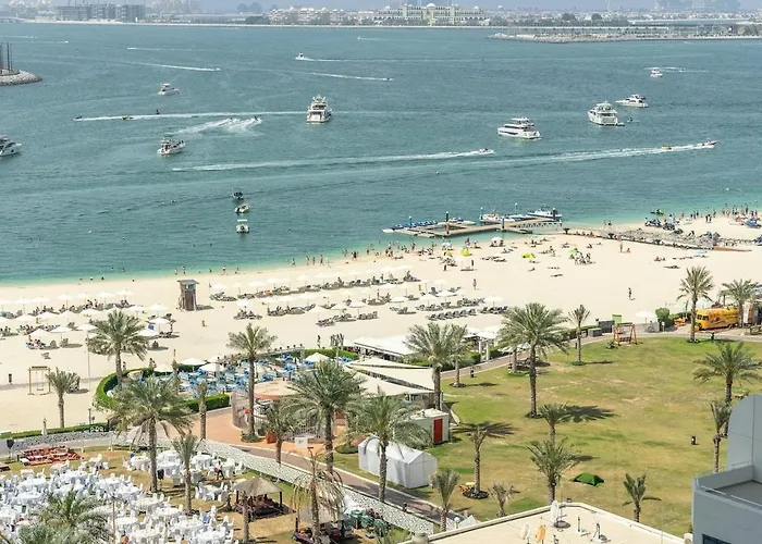 Modern 4-Bedroom With Vintage-Style In Jumeirah Beach Residence