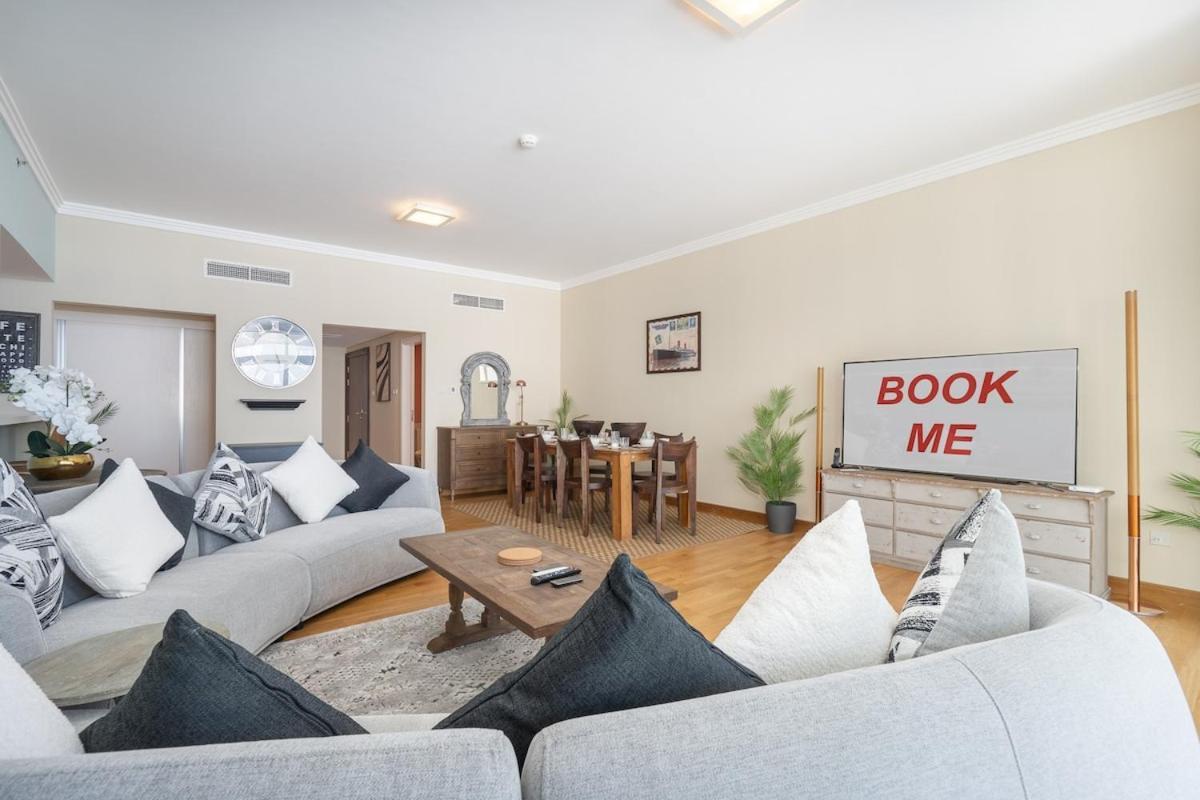 Apartment Modern 4-bedroom With Vintage-style In Jumeirah Dubai