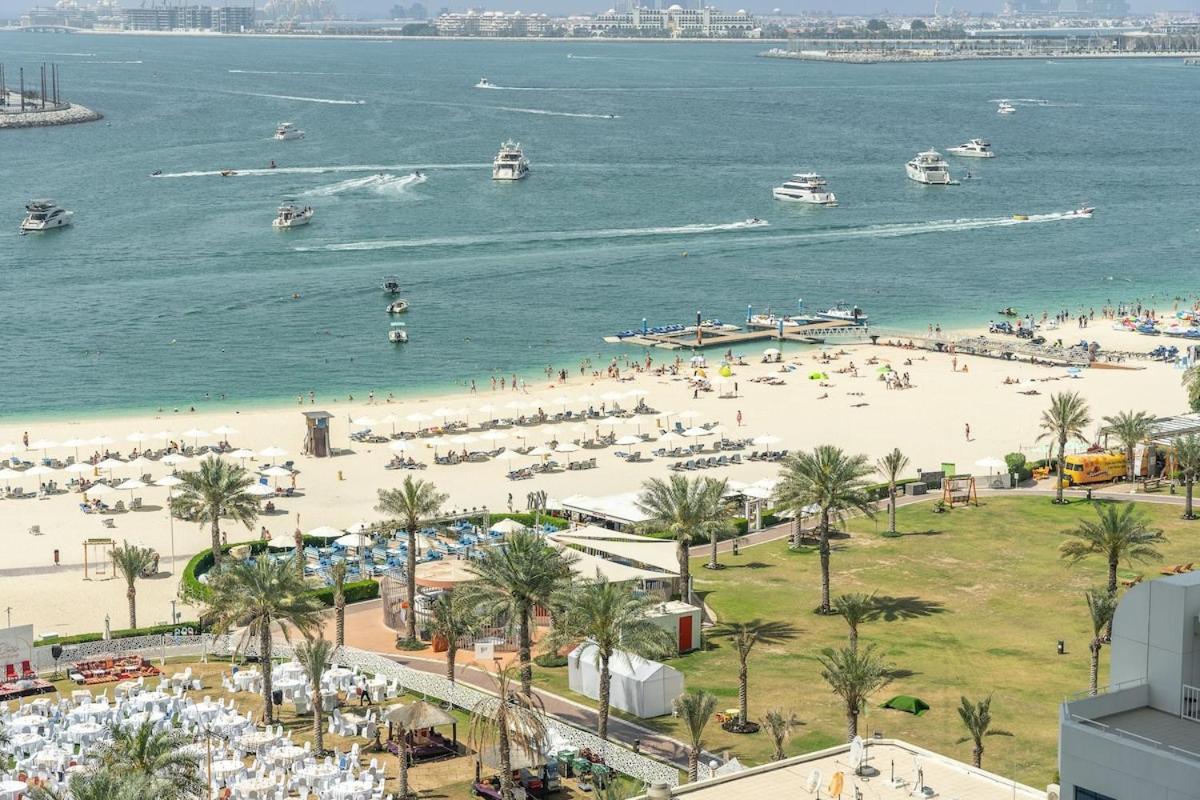 Modern 4-bedroom With Vintage-style In Jumeirah Apartment *