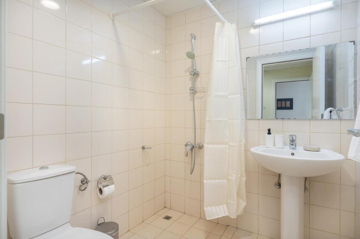 Apartment Modern 4-bedroom With Vintage-style In Jumeirah