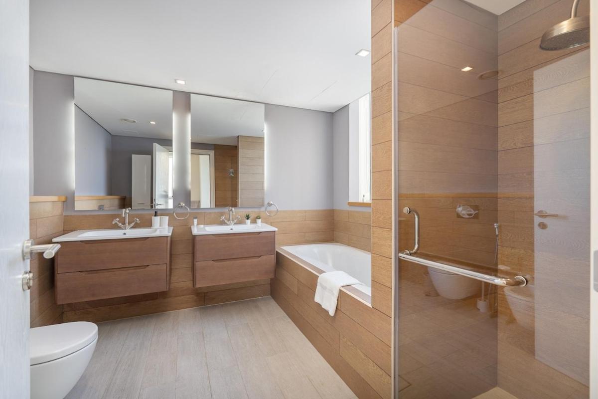 Modern 4-bedroom With Vintage-style In Jumeirah *