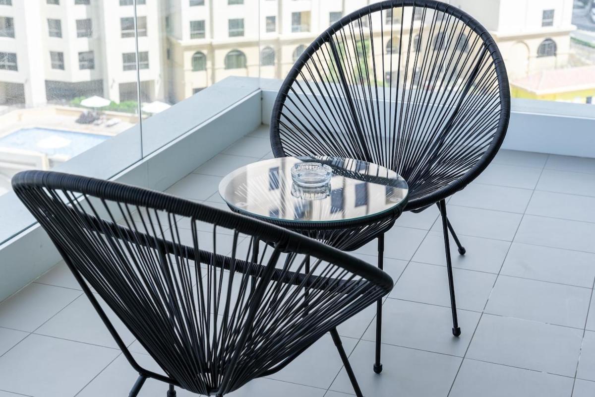 Modern 4-bedroom With Vintage-style In Jumeirah Apartment *