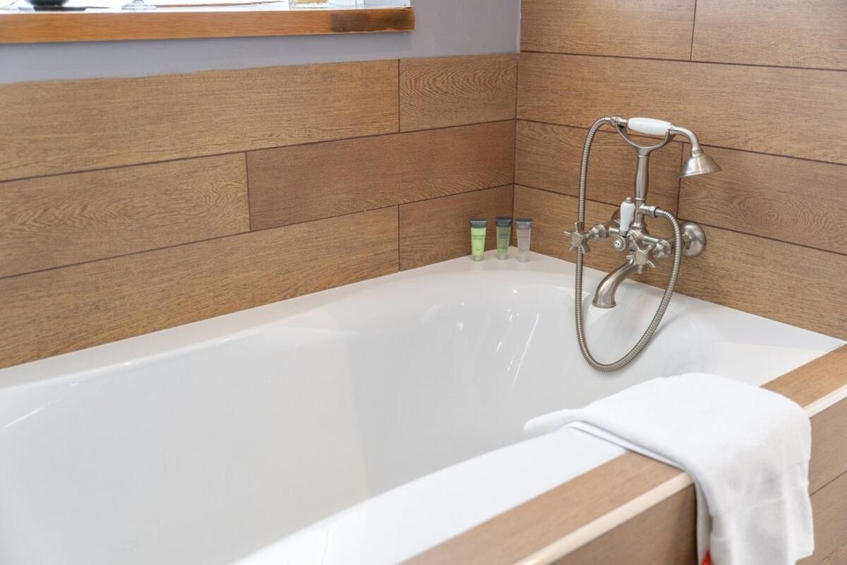 Apartment Modern 4-bedroom With Vintage-style In Jumeirah