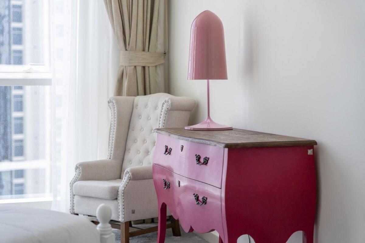 Modern 4-bedroom With Vintage-style In Jumeirah