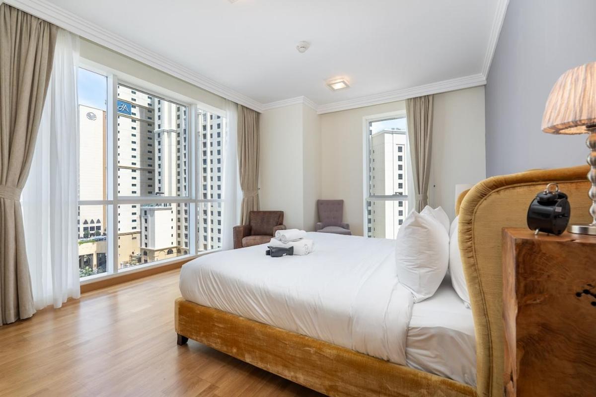 Apartment Modern 4-bedroom With Vintage-style In Jumeirah