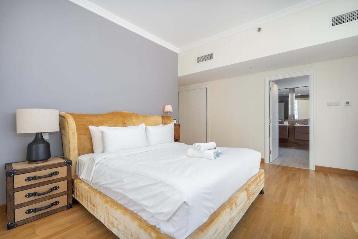 Modern 4-bedroom With Vintage-style In Jumeirah Dubai