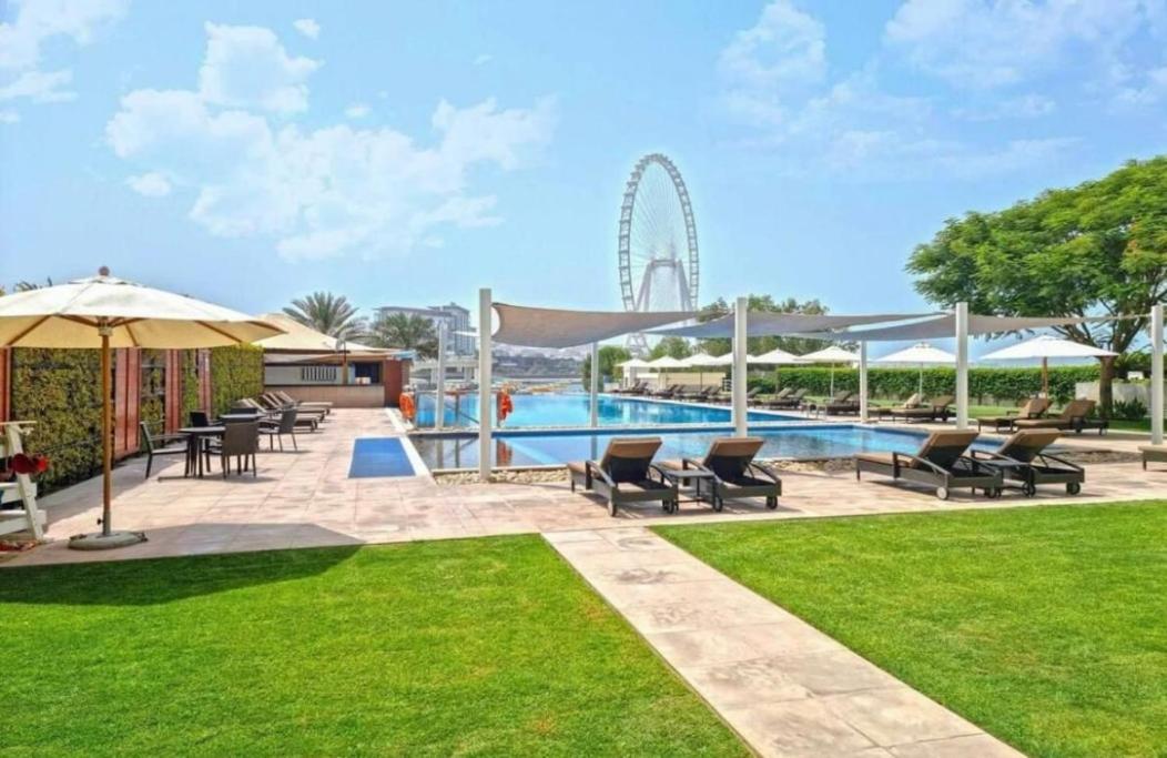 Apartment Modern 4-bedroom With Vintage-style In Jumeirah *