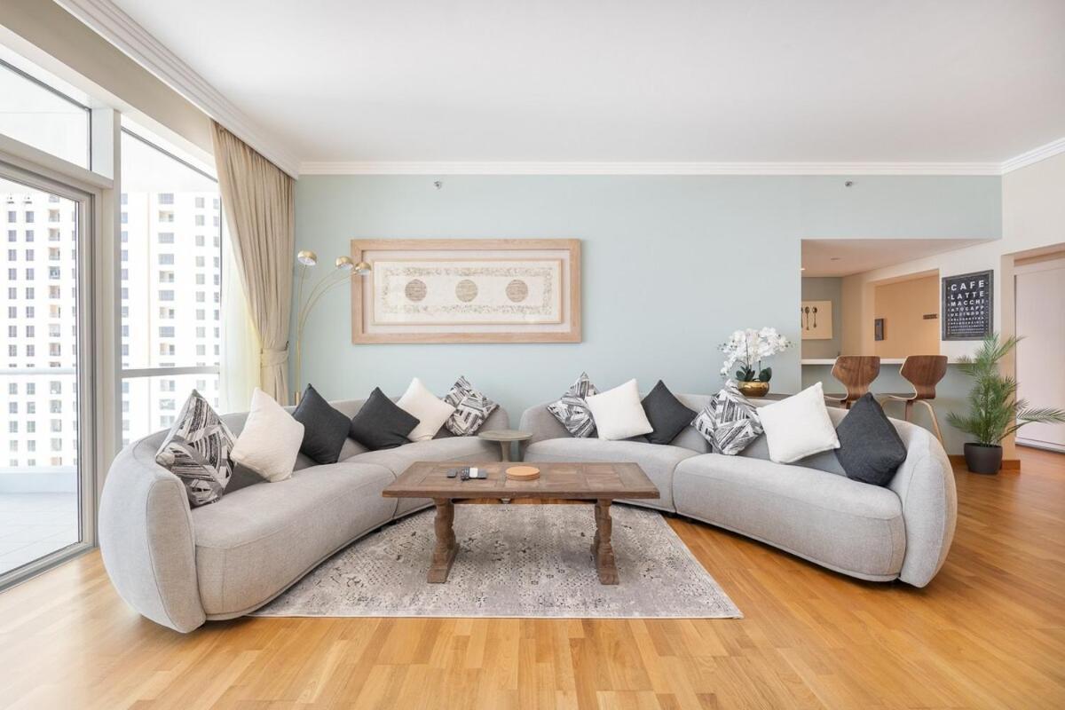 Modern 4-bedroom With Vintage-style In Jumeirah Apartment Dubai