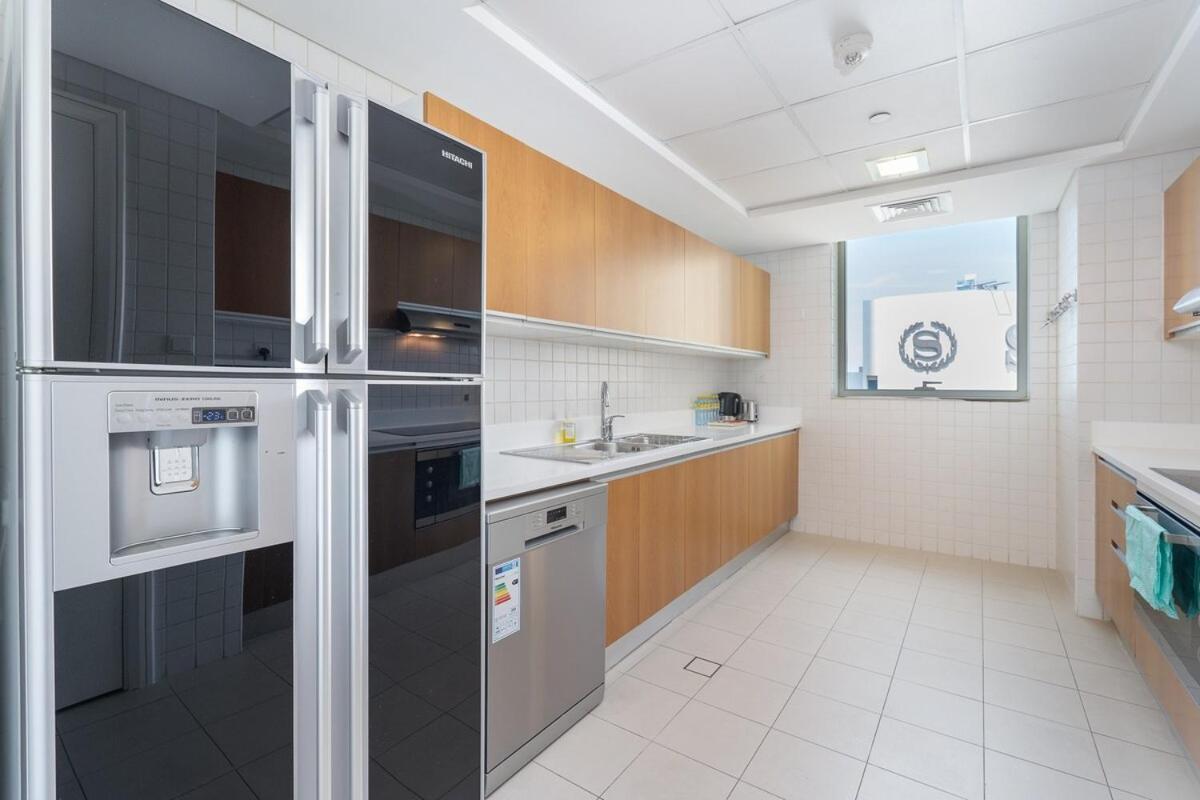 Apartment Modern 4-bedroom With Vintage-style In Jumeirah Dubai
