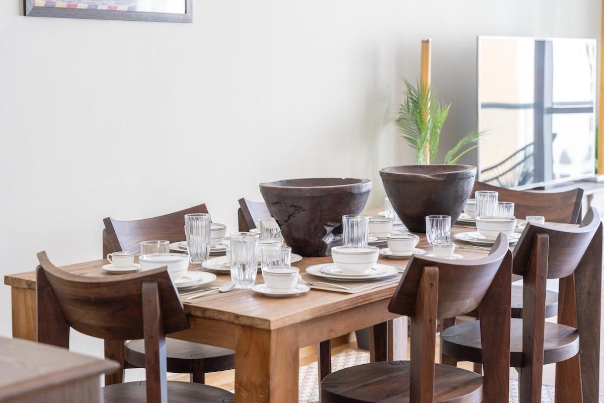 Modern 4-bedroom With Vintage-style In Jumeirah Apartment *
