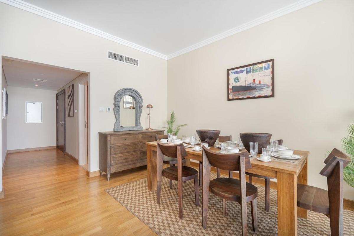 Apartment Modern 4-bedroom With Vintage-style In Jumeirah Dubai