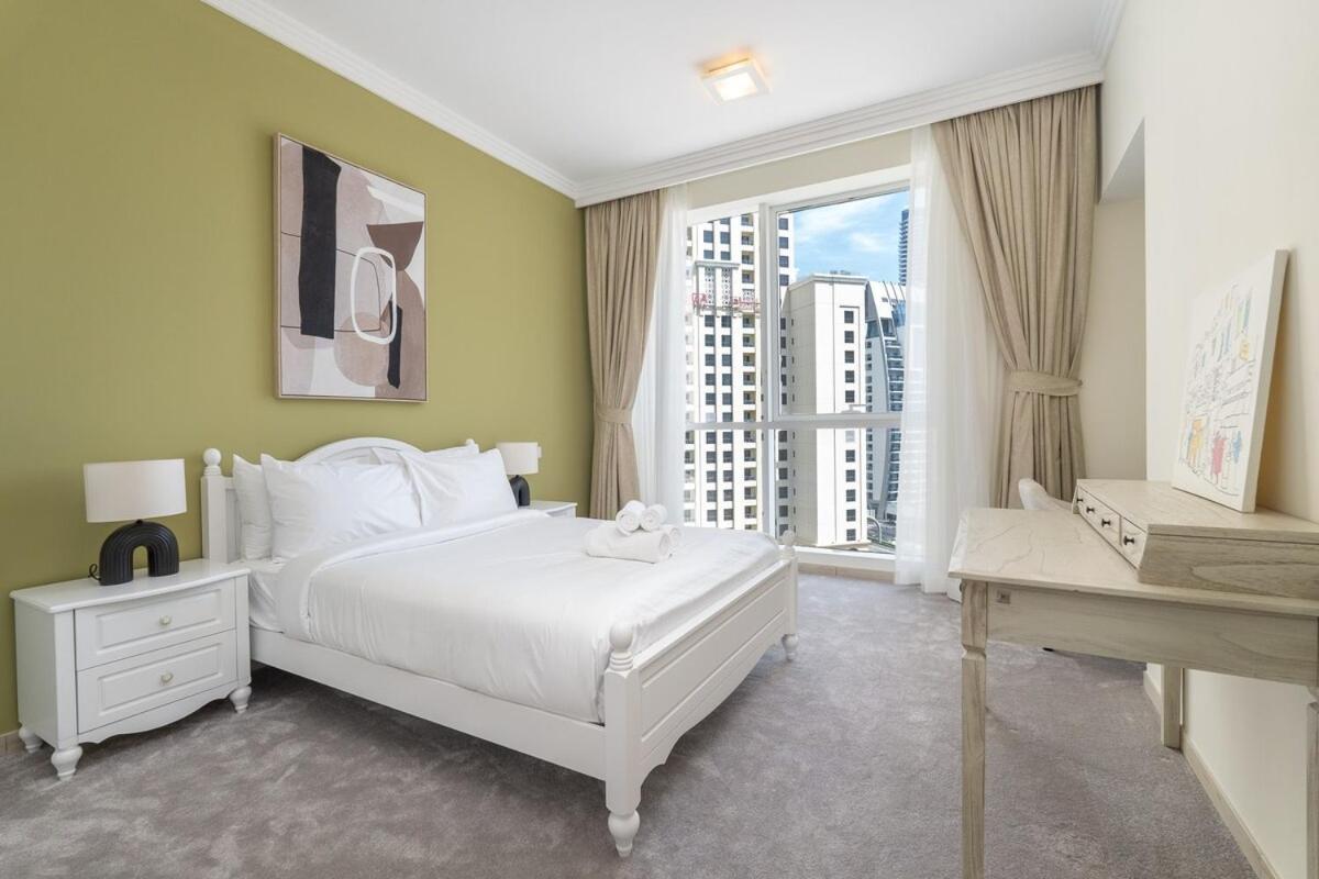 Modern 4-bedroom With Vintage-style In Jumeirah * Dubai