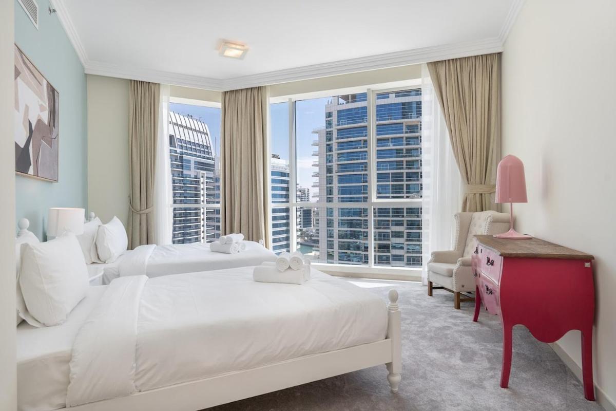 Modern 4-bedroom With Vintage-style In Jumeirah