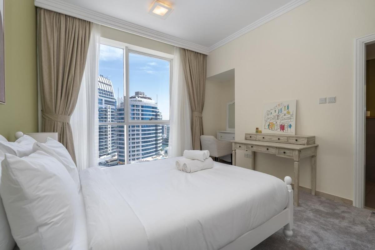 Modern 4-bedroom With Vintage-style In Jumeirah Apartment