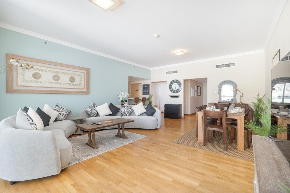 Apartment Modern 4-bedroom With Vintage-style In Jumeirah